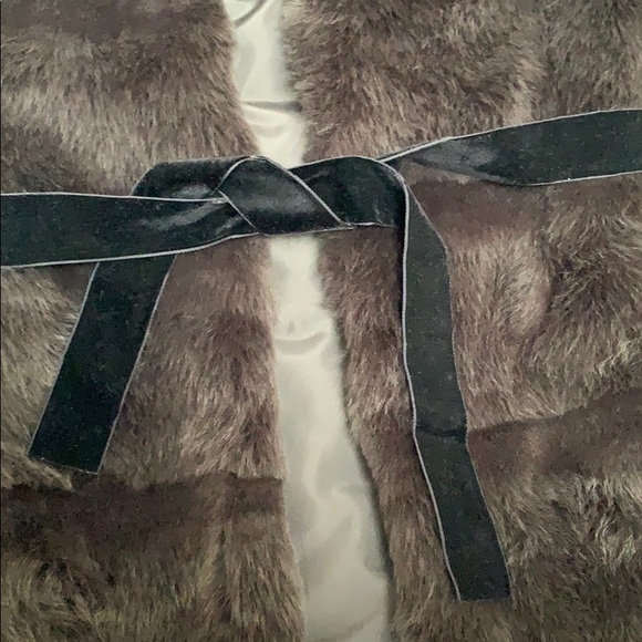 NWT Zara kids faux fur vest sz 11-12 - Picture 3 of 4